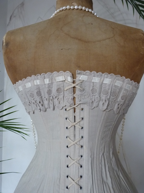 13 antieke corset
