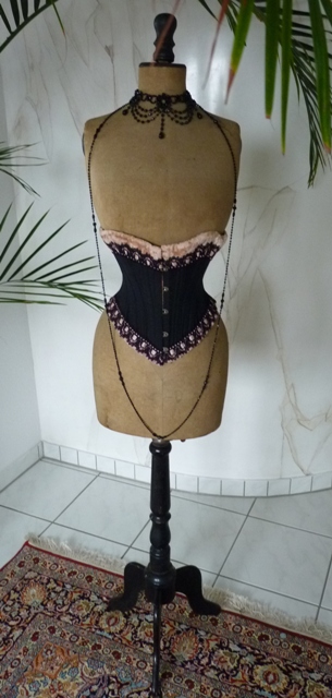 1 antique corset