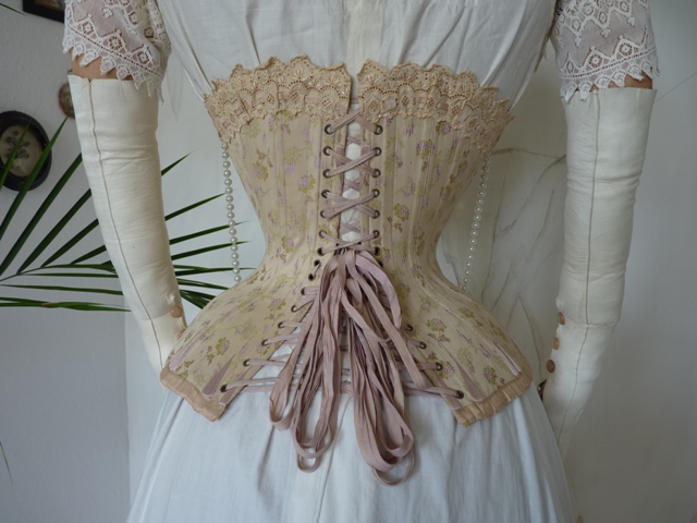 22 corset antiguo