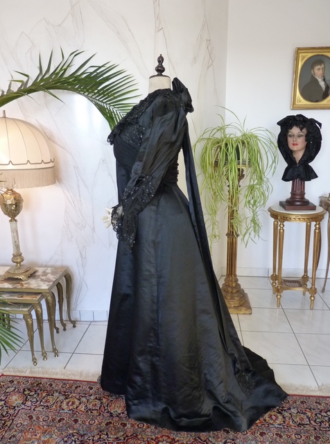 21 Emilio Ghezzi dressing gown 1880