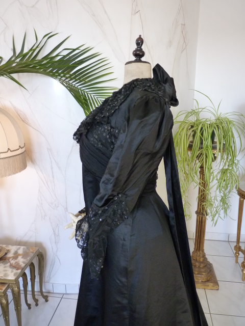 22 Emilio Ghezzi dressing gown 1880