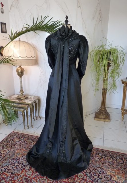 28 Emilio Ghezzi dressing gown 1880