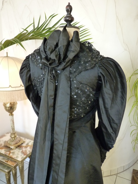 29 Emilio Ghezzi dressing gown 1880