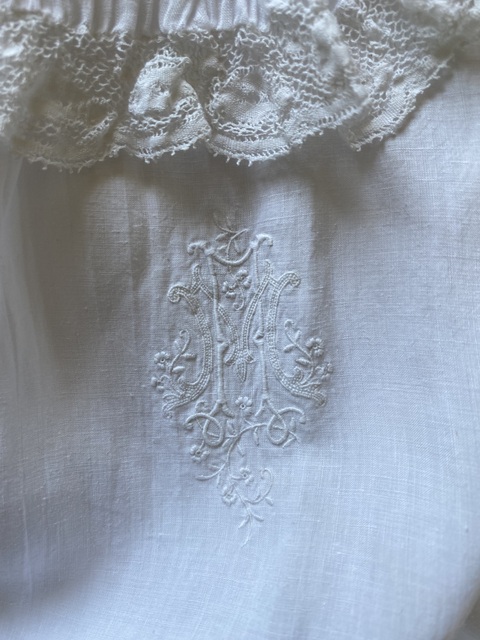 16a antique Loenvisson nightgown 1895