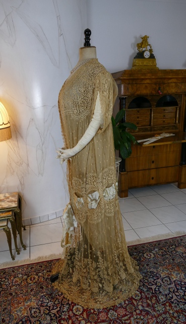 17 antique Drecoll Negligee 1912