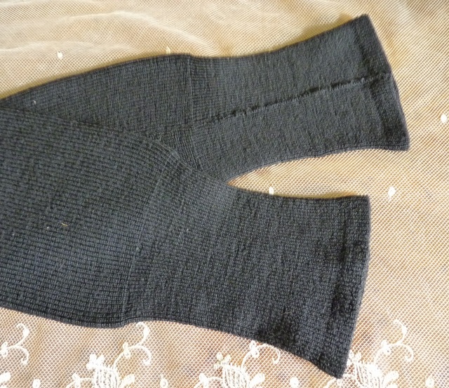 6 antique stockings 1910