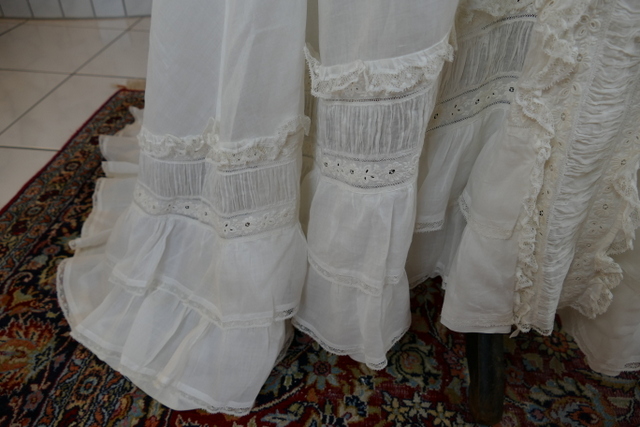 10 antique boudoir robe 1875