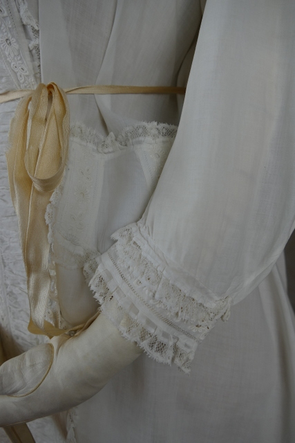10a antique boudoir robe 1875