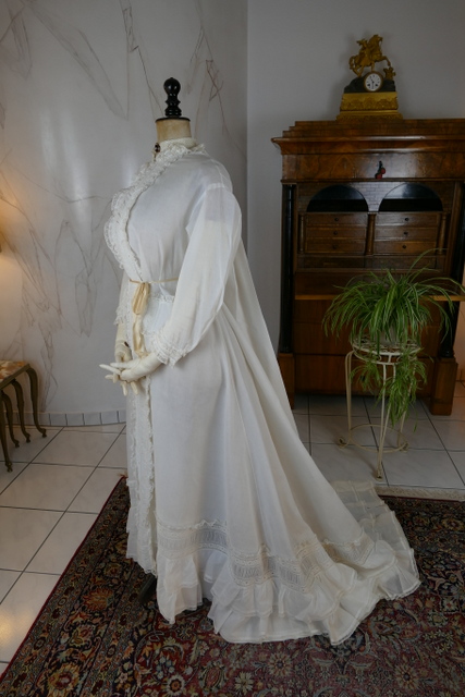 11 antique boudoir robe 1875