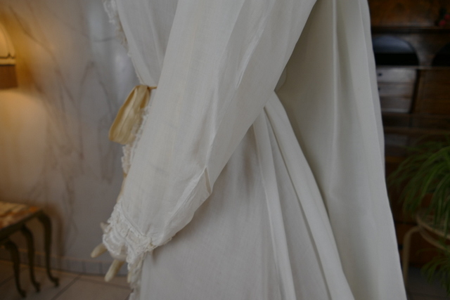 13 antique boudoir robe 1875