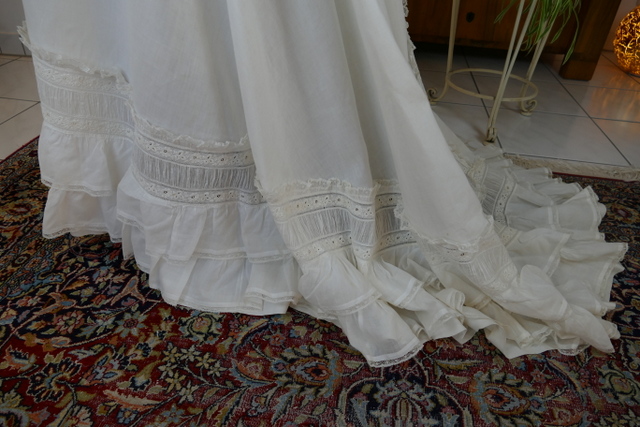 14 antique boudoir robe 1875
