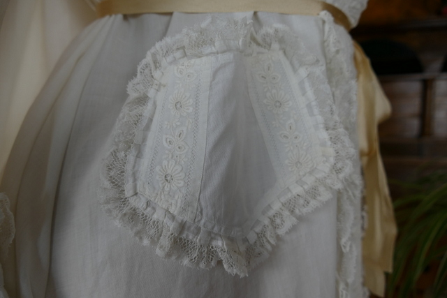 17 antique boudoir robe 1875