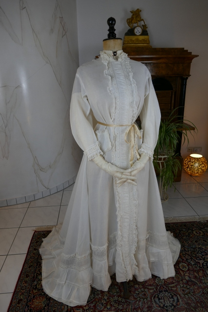 4 antique boudoir robe 1875