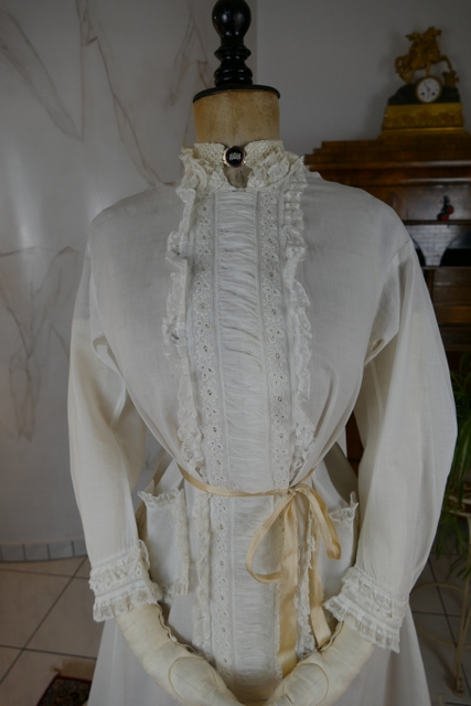 5 antique boudoir robe 1875