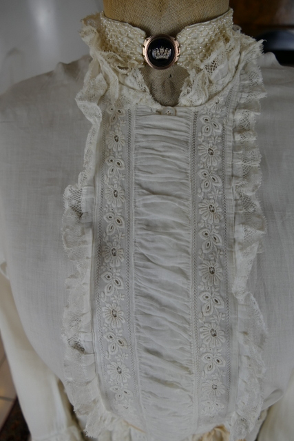 6 antique boudoir robe 1875