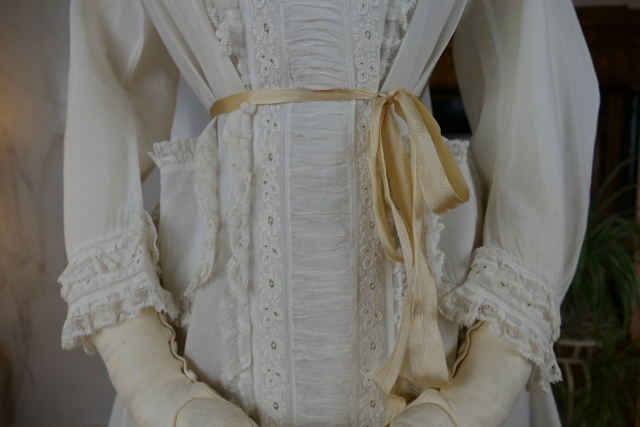 8 antique boudoir robe 1875