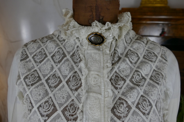 1 antique boudoir robe 1877