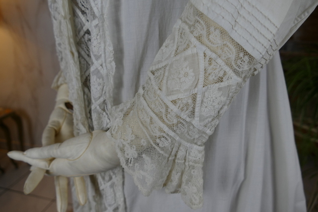9 antique boudoir robe 1877