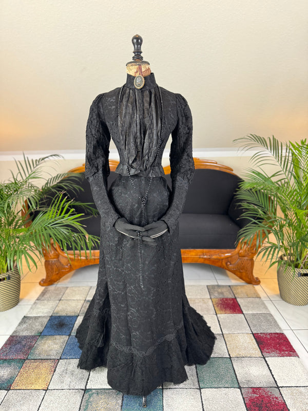 Black silk Edwardian day dress ca. 1904 with lace overlay