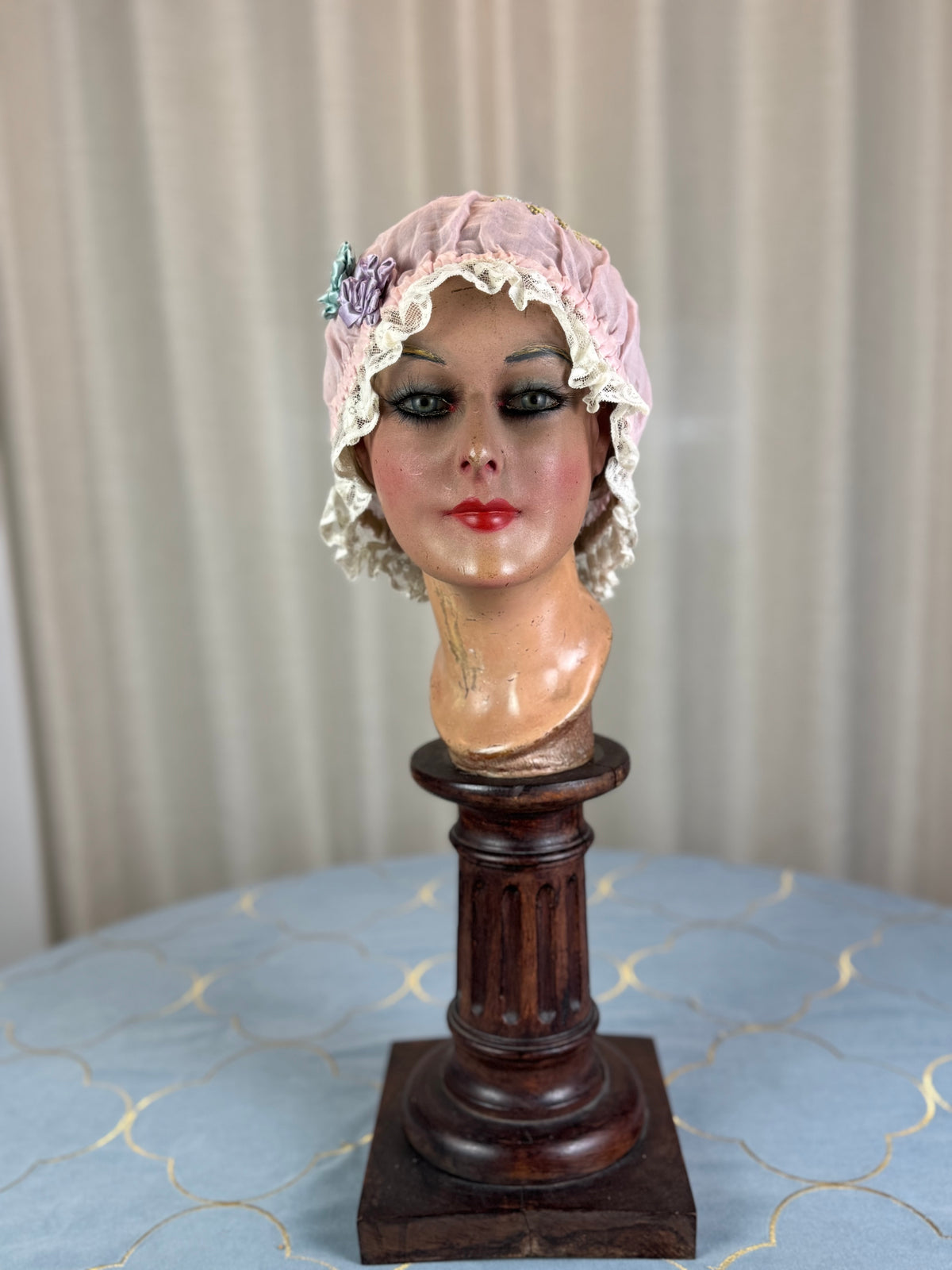 Antike violette Boudoir-Mütze, 1920er