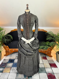 Antikes viktorianisches Tournüren-Tageskleid – Satin & Samt, ca. 1880
