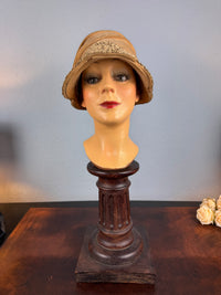 French 1925 eggshell velvet cloche with wire frame, gathered appliqués and cotton lining, well preserved.