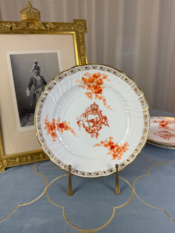 Imperial porcelain Wilhelm II — gold vine‑leaf border and floral decoration close‑up