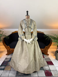 Antikes viktorianisches Seidenkleid, England, ca. 1868
