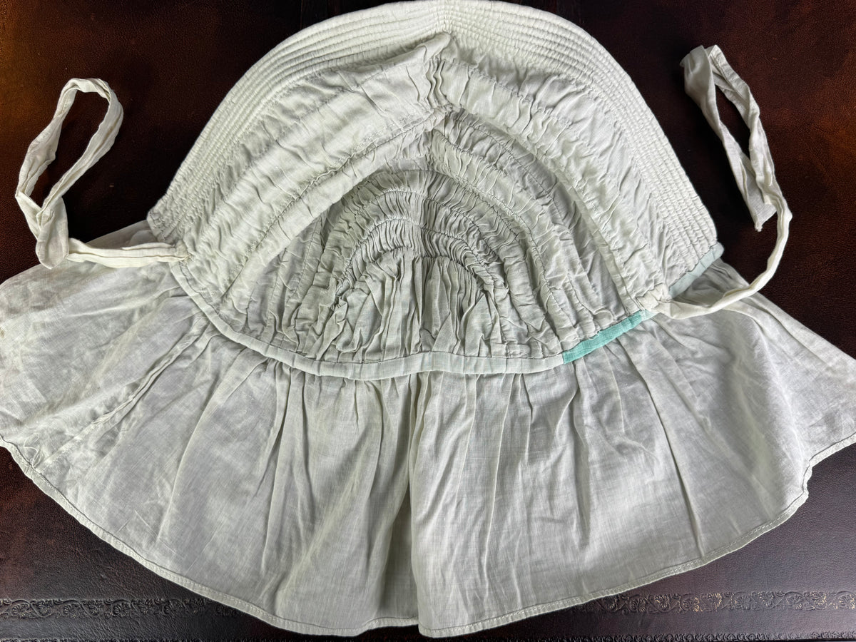 Antiker viktorianischer hellgrüner gesteppter Baumwoll-Sonnenhut, ca. 1900