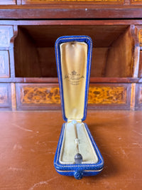 Antique 585 gold tie pin with pearl in original Friedländer Berlin presentation case, collectible linked to Kaiser Wilhelm II