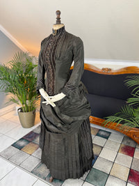 Antikes viktorianisches Tournüren-Tageskleid – Satin & Samt, ca. 1880
