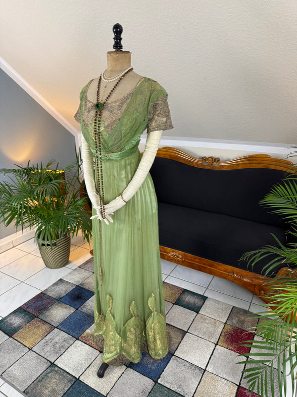 Edwardian green evening gown by Albert Franck, Frankfurt court dressmaker; Art Nouveau tulle and metallic lace design representing Frankfurt fashion history