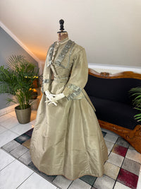 Antikes viktorianisches Seidenkleid, England, ca. 1868