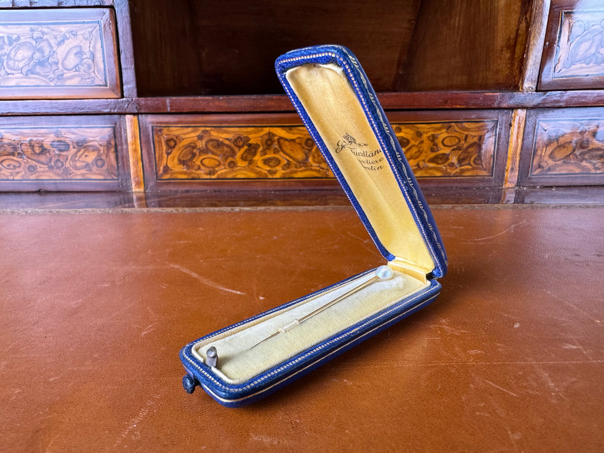Antique 585 gold tie pin with pearl in original Friedländer Berlin presentation case, collectible linked to Kaiser Wilhelm II