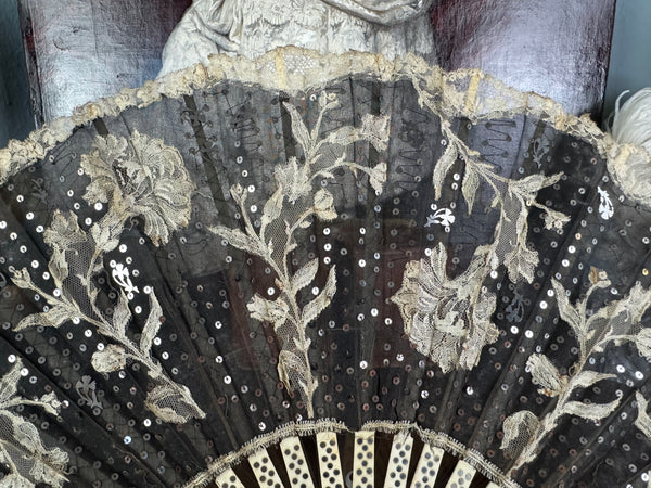 Éventail de soirée en dentelle, vers 1870 – Éventail ancien dans sa boîte Duvelleroy