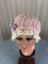 Antike violette Boudoir-Mütze, 1920er