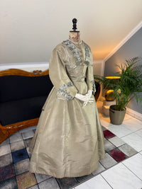 Antikes viktorianisches Seidenkleid, England, ca. 1868