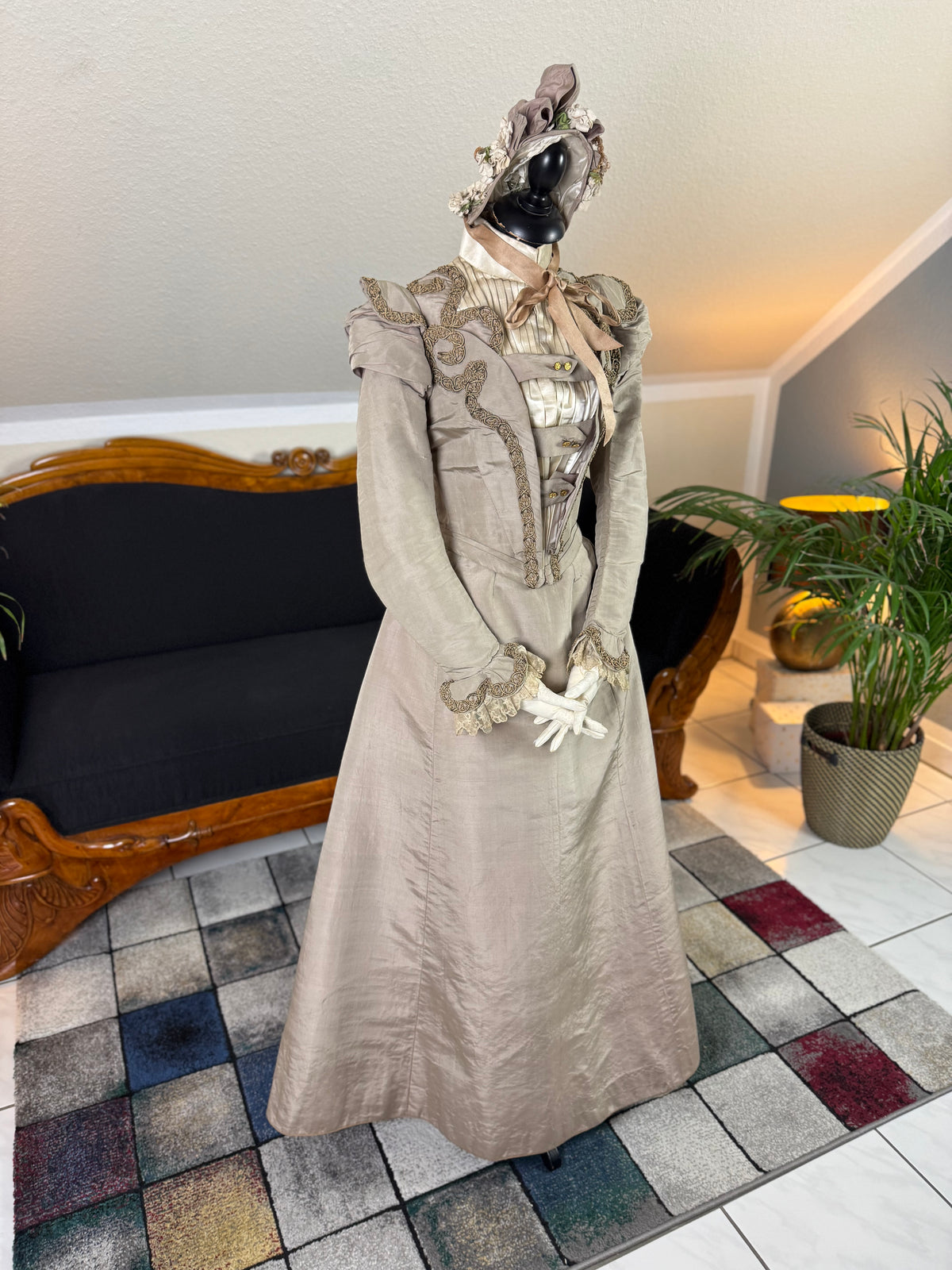 Antikes viktorianisches Gehkleid, ca. 1897 - Dreiteiliges englisches Ensemble