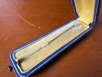Antique 585 gold tie pin with pearl in original Friedländer Berlin presentation case, collectible linked to Kaiser Wilhelm II