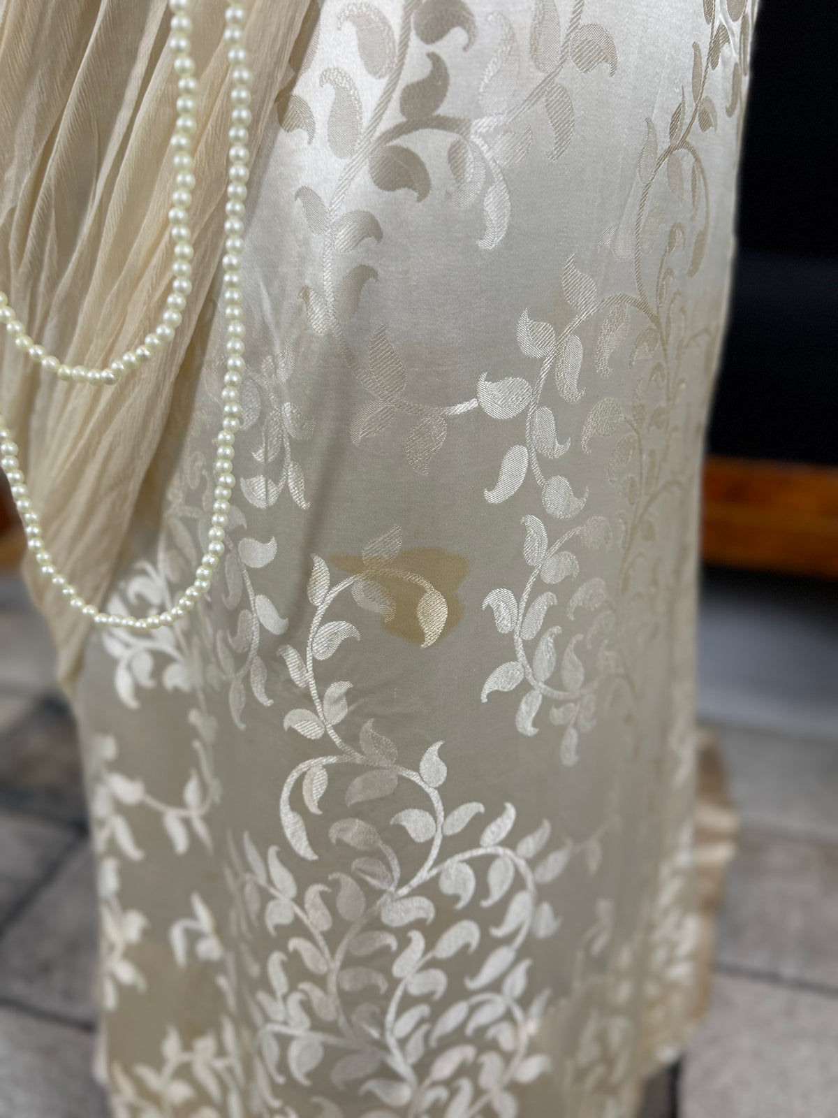 „Antique 1912 cream silk brocade evening dress with lace, crepe drapes and Lady Gillman provenance“