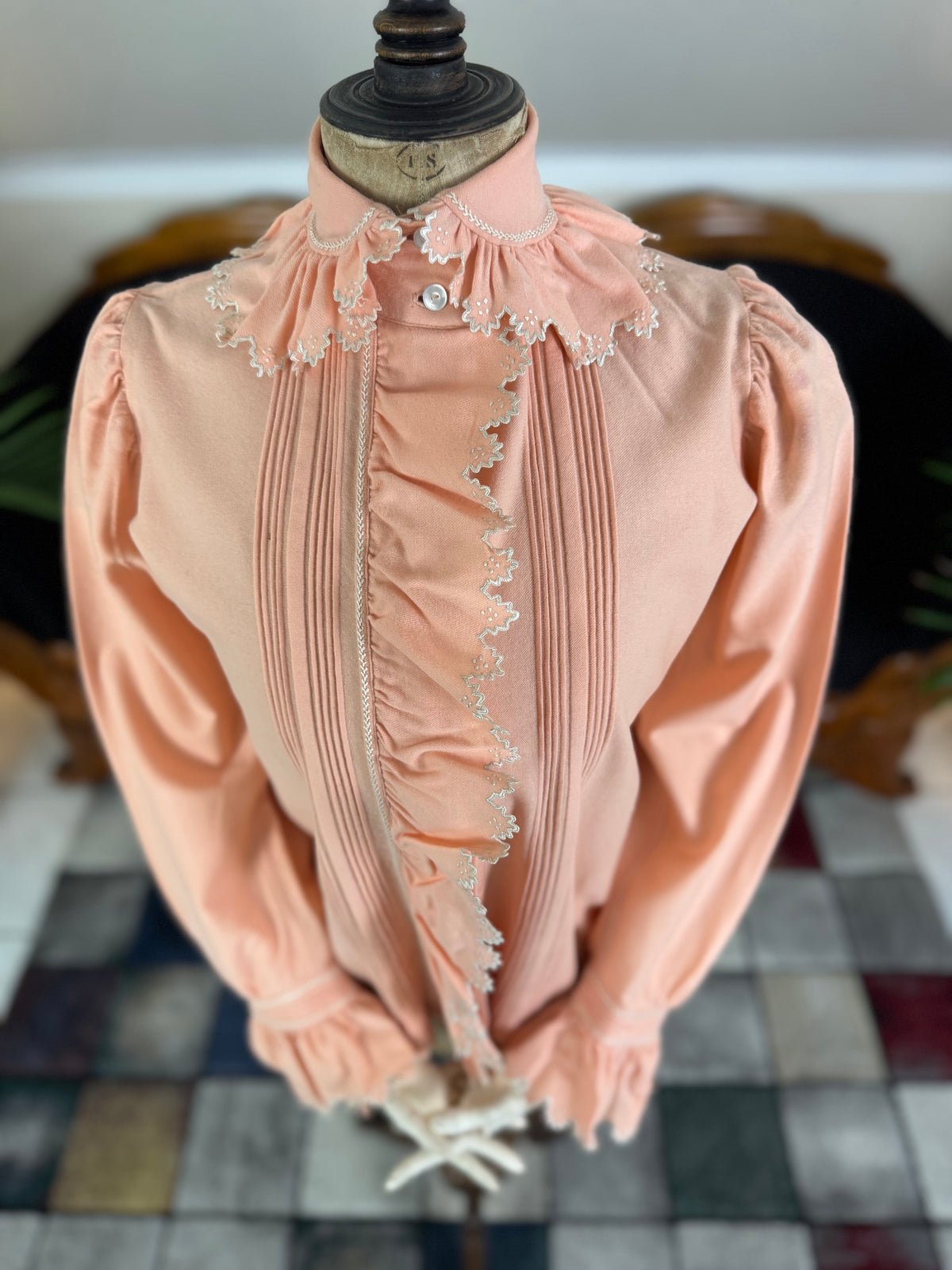 KÖNIGLICHE Bettjacke, aus dem Nachlass der Herzogin Maria Immakulata von Württemberg, geborene Erzherzogin von Österreich, 1900