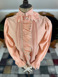 KÖNIGLICHE Bettjacke, aus dem Nachlass der Herzogin Maria Immakulata von Württemberg, geborene Erzherzogin von Österreich, 1900