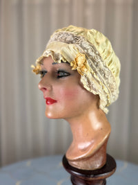 Antike gelbe Boudoir-Mütze, 1920er