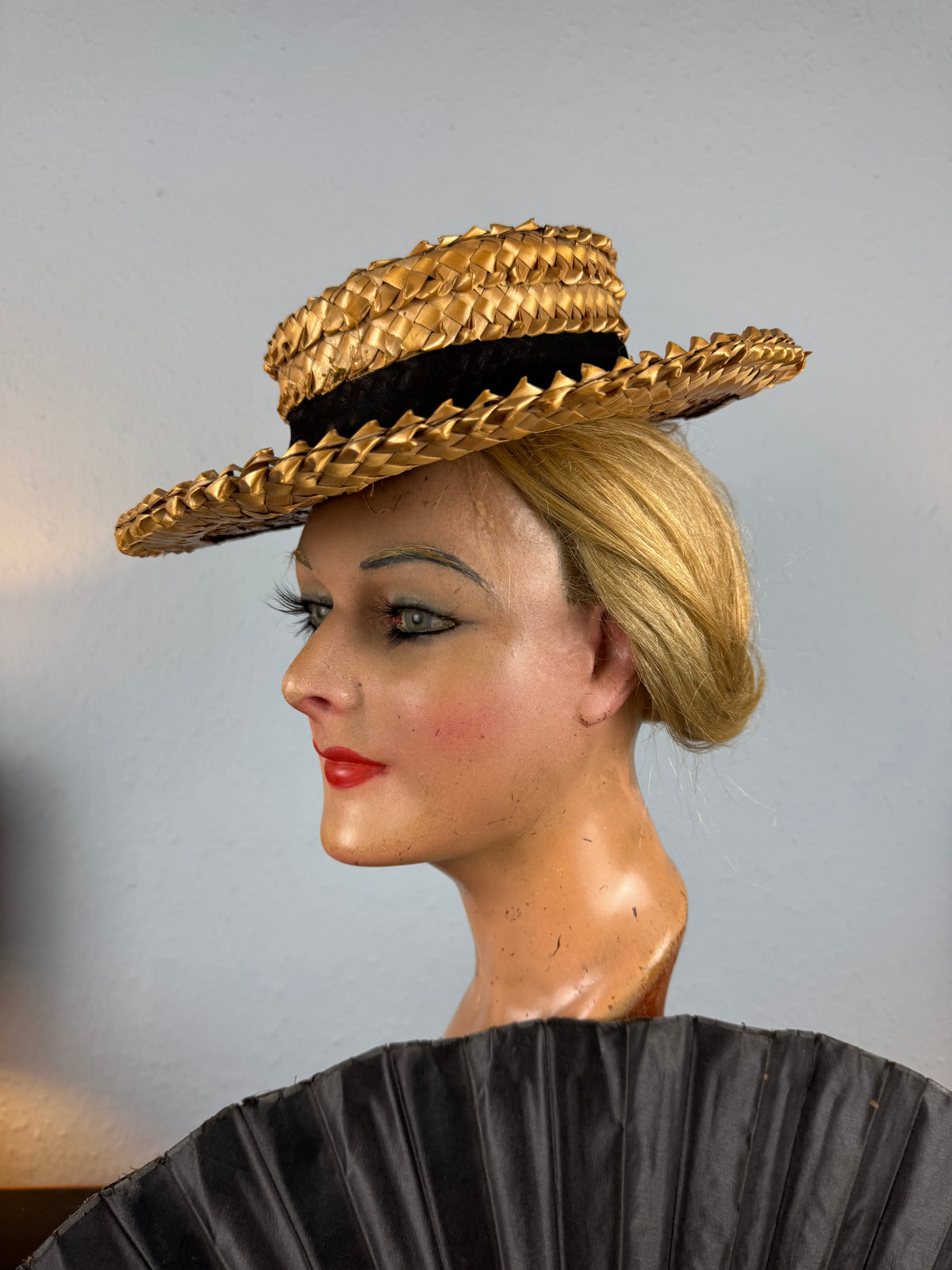 Antique 1901 French straw walking hat with AU CHINOIS Marseille label, black band, lined interior, well preserved.