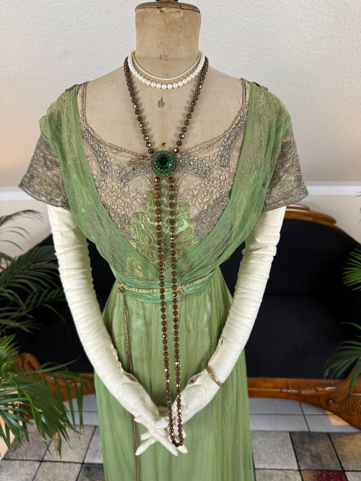 Edwardian green evening gown by Albert Franck, Frankfurt court dressmaker; Art Nouveau tulle and metallic lace design representing Frankfurt fashion history
