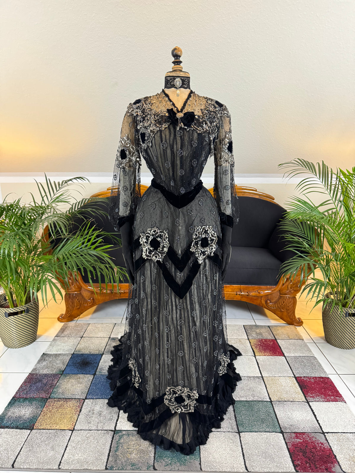 Antique Parisian evening gown with lace, tulle, velvet, rhinestones and beadwork, Marc Walter Place Vendôme label, Belle Époque couture designed for candlelight