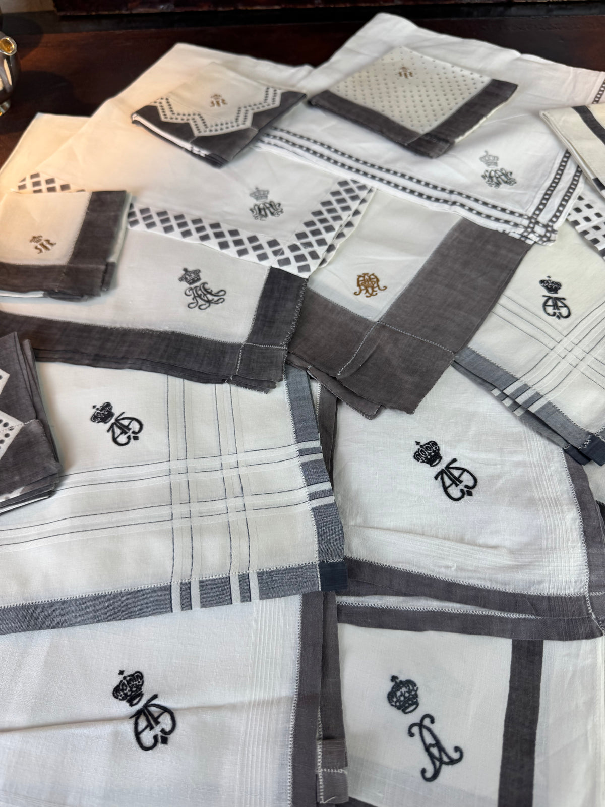 Royal antique mourning handkerchief collection c.1900 – 19 lace handkerchiefs with Württemberg monograms