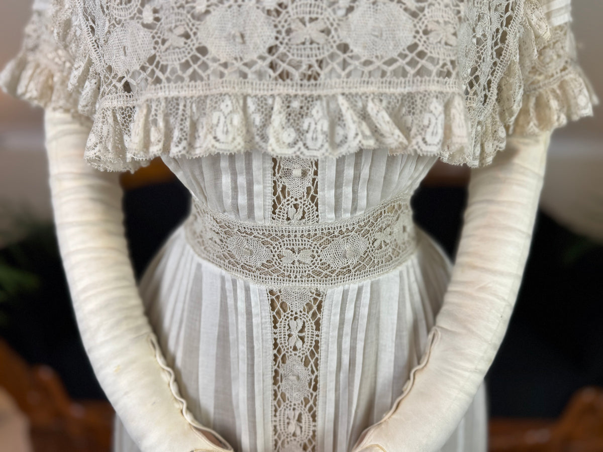 Antikes edwardianisches Teekleid aus Leinen, ca. 1906