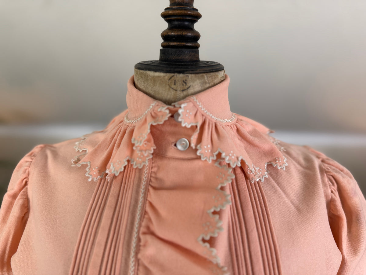 KÖNIGLICHE Bettjacke, aus dem Nachlass der Herzogin Maria Immakulata von Württemberg, geborene Erzherzogin von Österreich, 1900