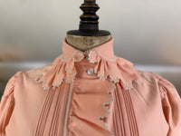 KÖNIGLICHE Bettjacke, aus dem Nachlass der Herzogin Maria Immakulata von Württemberg, geborene Erzherzogin von Österreich, 1900